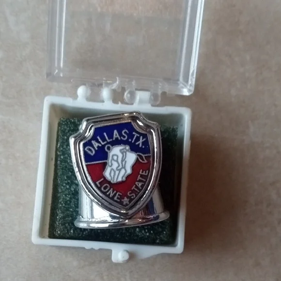 Assorted Collectible Thimbles Set - Picture 11 of 16